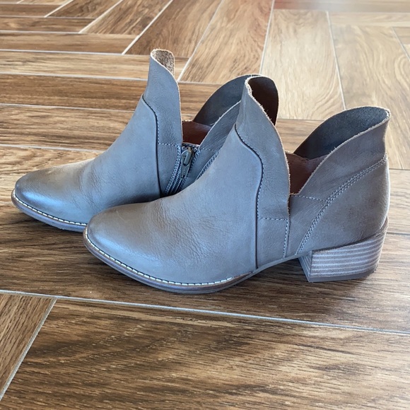 Seychelles Leather Taupe Booties - Picture 5 of 5